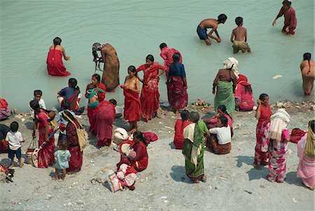 Ritual cleansing in Seti Khola, a tributary of the Ganges, for Nepali New Year, Pokhara, Nepa, Asia Foto de stock - Con derechos protegidos, Código: 841-02915553