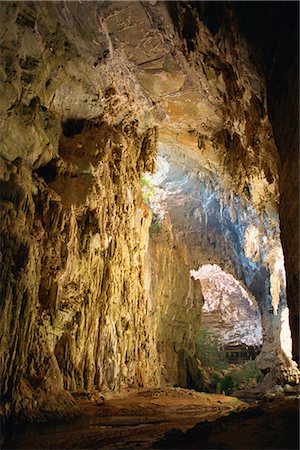 simsearch:841-05781192,k - Interior of the Gruta do Janelao, a limestone cave passage 100m high, lit through roof window, at Peruacu in Minas Gerais state, Brazil, South America Stock Photo - Rights-Managed, Code: 841-02915573