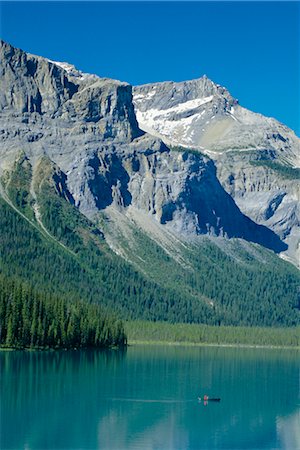 emerald lake - Lac Emerald, Parc National Yoho, montagnes Rocheuses, en Colombie-Britannique, Canada Photographie de stock - Rights-Managed, Code: 841-02915614