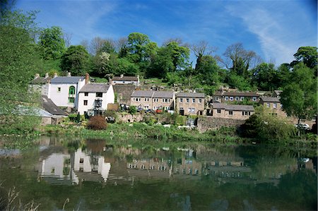 simsearch:841-02946402,k - Maisons à côté de l'étang du moulin Comford, Matlock, Derbyshire, Angleterre, Royaume-Uni, Europe Photographie de stock - Rights-Managed, Code: 841-02915742