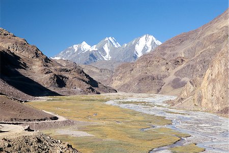 simsearch:841-02915823,k - Descent from Kunzum Pass, 4550m, Spiti Valley headwaters, Himachal Pradesh, India, Asia Stock Photo - Rights-Managed, Code: 841-02915820