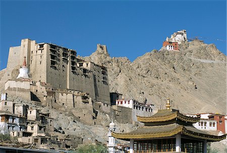 Palais de Leh au-dessus de la ville principale, avec Tsemo Gompa sur la crête derrière, Leh, Ladakh, Inde, Asie Photographie de stock - Rights-Managed, Code: 841-02915831