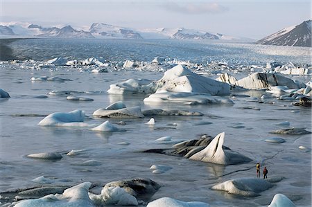 Icebergs frozen into lake ice in winter, ice lake by ring road, Jokulsarlon, Vatnajokull, Iceland, Polar Regions Fotografie stock - Rights-Managed, Codice: 841-02915866