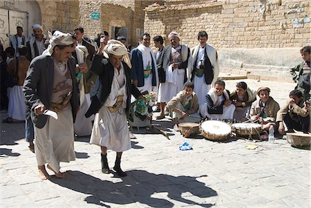 simsearch:841-02946000,k - Traditional dancing by men at wedding ceremony in village square, Thulla, near San'a, Yemen, Middle East Stock Photo - Rights-Managed, Code: 841-02915885