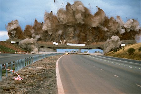 demolición - Demolition of bridge over the M1 Motorway at the junction with the A42, Nottinghamshire, England, United Kingdom, Europe Foto de stock - Con derechos protegidos, Código: 841-02915931