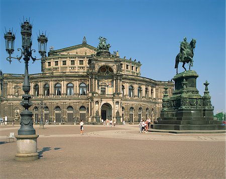 semper opera house - The Semper Opera House in the city of Dresden, Saxony, Germany, Europe Foto de stock - Con derechos protegidos, Código: 841-02916081