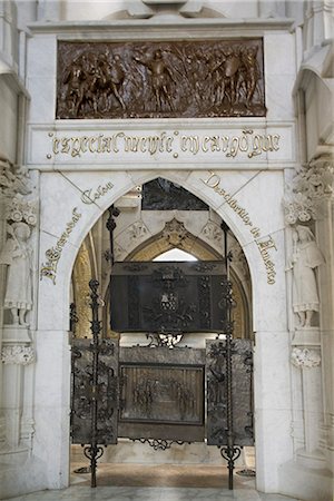 santo domingo - Interior of Columbus Lighthouse, supposed tomb of Christopher Columbus, Santo Domingo, Dominican Republic, West Indies, Caribbean, Central America Foto de stock - Con derechos protegidos, Código: 841-02916327