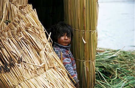 Petit garçon, Uros flottant reed île, lac Titicaca, au Pérou, en Amérique du Sud Photographie de stock - Rights-Managed, Code: 841-02916413