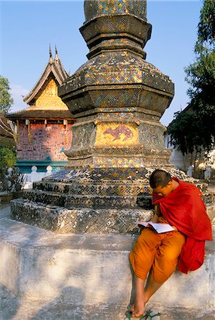 Moine bouddhiste, lire un livre, Wat Xieng Thong, Luang Prabang, Laos, Indochine, Asie du sud-est, Asie Photographie de stock - Rights-Managed, Code: 841-02916457