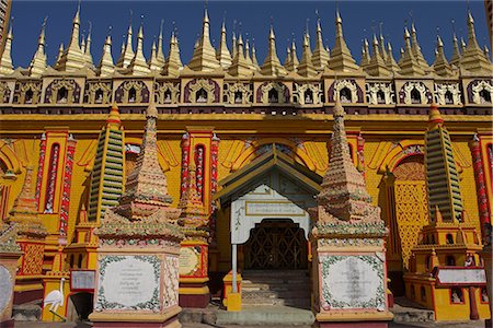 Thanboddhay Paya, built between 1939 and 1952 by Moehnyin Sayadaw and said to contain over half a million Buddha images, Monywa, Sagaing Division, Myanmar (Burma), Asia Foto de stock - Direito Controlado, Número: 841-02916570