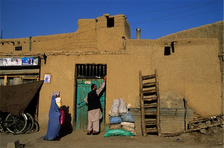 single storey - Street scene in the old part of central Kabul, Kabul, Afghanistan, Asia Stock Photo - Rights-Managed, Code: 841-02916602