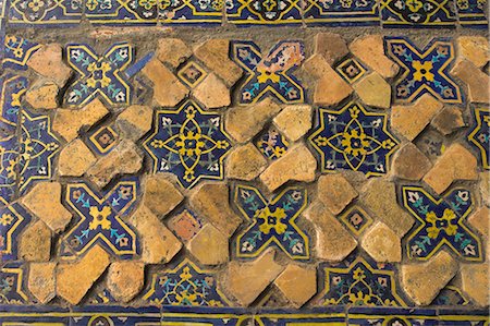 Detail of original tilework in courtyard of the Friday Mosque or Masjet-eJam, built in the year 1200 by the Ghorid Sultan Ghiyasyddin on the site of an earlier 10th century mosque, Herat, Herat Province, Afghanistan, Asia Foto de stock - Con derechos protegidos, Código: 841-02916686