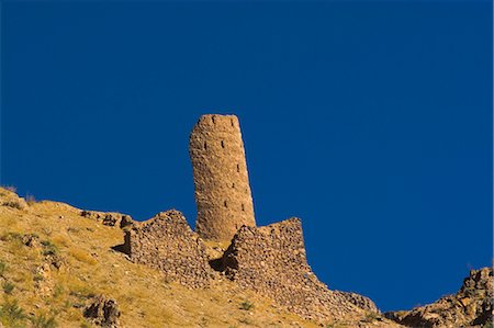 Tour avec environ 82 cours de briques encore debout, Qasr Zarafshan au nord et donnant sur le Minaret du XIIe siècle de la confiture, la Province de Ghor (Ghor, Ghowr), Afghanistan, Asie Photographie de stock - Rights-Managed, Code: 841-02916829