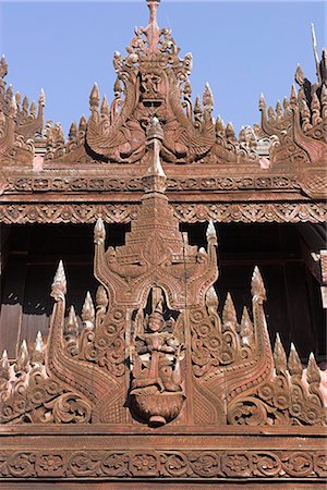 simsearch:841-02918706,k - Youqson Kyaung (Yoke Sone Kyaung) le plus ancien monastère en bois survivant dans la région de Bagan, maintenant un musée contenant les articles de période Konbaung, Salay (vente), Myanmar (Birmanie), Asie Photographie de stock - Rights-Managed, Code: 841-02916911