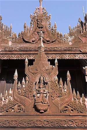 simsearch:841-02899908,k - Youqson Kyaung (Yoke-Sone Kyaung) the oldest surviving wooden monastery in the Bagan area, now a museum containing articles from the Konbaung Period, Salay (Sale), Myanmar (Burma), Asia Foto de stock - Direito Controlado, Número: 841-02916911