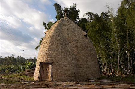 Traditional beehive house of the Dorze people, made entirely from organic materials, that can last up to 60 years, Chencha mountains, Rift Valley, Ethiopia, Africa Stock Photo - Rights-Managed, Code: 841-02916968