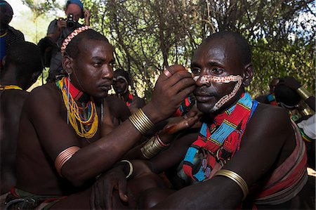 Face painting with a mixture of clay, oils and plant pigments, Hamer Jumping of the Bulls initiation ceremony, Turmi, Lower Omo valley, Ethiopia, Africa Stock Photo - Rights-Managed, Code: 841-02916983