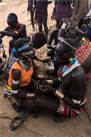 simsearch:841-02920040,k - Face painting with a mixture of clay, oils and plant pigments, Hamer Jumping of the Bulls initiation ceremony, Turmi, Lower Omo valley, Ethiopia, Africa Stock Photo - Rights-Managed, Code: 841-02916990