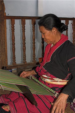 Paulaung lady weaving on balcony of her house, Wan Pauk village (Paulaung tribe), Kengtung (Kyaing Tong), Shan state, Myanmar (Burma), Asia Stock Photo - Rights-Managed, Code: 841-02917019