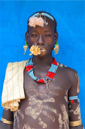 simsearch:841-02917035,k - Tsemay homme à la fleur en bouche à hebdomadaire marché, clé Afir, basse vallée de l'Omo, Ethiopie, Afrique Photographie de stock - Rights-Managed, Code: 841-02917042