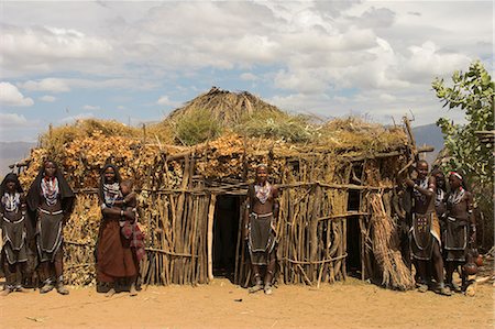 simsearch:841-02901578,k - Ari femmes debout à l'extérieur de la maison, la basse vallée de l'Omo, Ethiopie, Afrique Photographie de stock - Rights-Managed, Code: 841-02917053