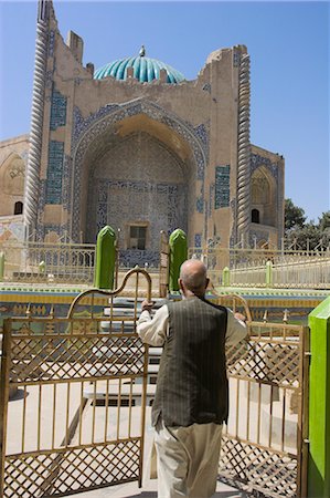 simsearch:841-02916711,k - Homme ouvre les portes à une collection de tombes devant le sanctuaire de Khwaja Abu Nasr Parsa, Balkh (mère des cités), Afghanistan, Asie Photographie de stock - Rights-Managed, Code: 841-02917119