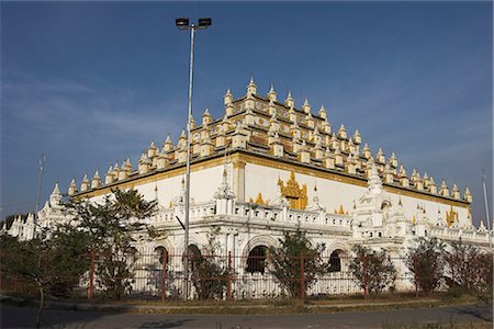 simsearch:841-02917316,k - Atumashi Kyaung (monastère Incomparable) initialement construit par le roi Mindun en 1857, détruit par un incendie en 1880 et reconstruit par le travail de forçat, Mandalay, Myanmar (Birmanie), Asie Photographie de stock - Rights-Managed, Code: 841-02917137