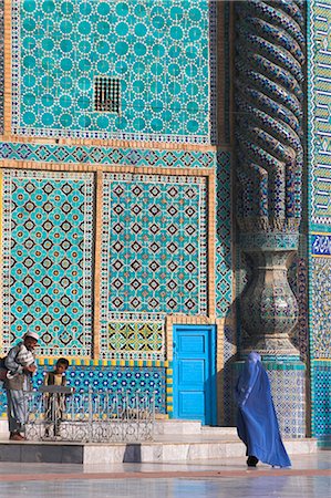 simsearch:841-02916820,k - Pilgrims at the Shrine of Hazrat Ali, who was assassinated in 661, Mazar-I-Sharif, Afghanistan, Asia Stock Photo - Rights-Managed, Code: 841-02917160