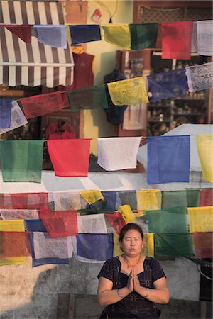 simsearch:841-02917368,k - Une femme de prier pendant que Lhosar (festival tibétain et Sherpa nouvel an), Stupa de Bodhnath, Bagmati, Katmandou, Népal, Asie Photographie de stock - Rights-Managed, Code: 841-02917300
