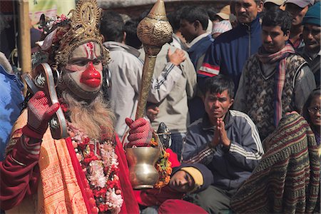 pashupatinath temple - Man dressed as Hanuman, the Hindu monkey God, entertains people at Shivaratri festival, Pashupatinath Temple, Kathmandu, Nepal, Asia Foto de stock - Direito Controlado, Número: 841-02917368