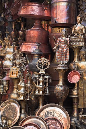 Shop selling brassware in street bazaar, Kathmandu, Nepal, Asia Foto de stock - Con derechos protegidos, Código: 841-02917408