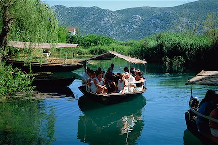 delta de río - Tourists in local boats, Neretva Delta Valley, Croatia, Europe Foto de stock - Con derechos protegidos, Código: 841-02917724