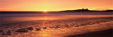 simsearch:841-02945307,k - Dunstanburgh castle at sunrise, view across Embleton Bay, Northumberland, England, United Kingdom, Europe Stock Photo - Rights-Managed, Code: 841-02917964