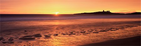 simsearch:841-02925777,k - Dunstanburgh castle at sunrise, view across Embleton Bay, Northumberland, England, United Kingdom, Europe Stock Photo - Rights-Managed, Code: 841-02917964