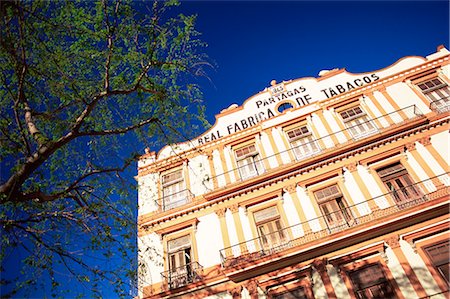 simsearch:841-03035311,k - Exterior view of the famous Partegas cigar factory, Havana, Cuba, West Indies, Central America Foto de stock - Con derechos protegidos, Código: 841-02918076