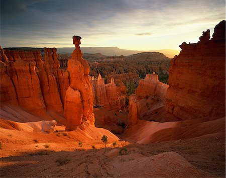 Backlit hoodoos and Thor's Hammer, Bryce Canyon National Park, Utah, United States of America, North America Stock Photo - Rights-Managed, Code: 841-02918088