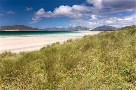 Looking across the machair to the white sand beach of Seilebost at low tide and the hills of Taransay and North Harris, from Seilebost, Isle of Harris, Outer Hebrides, Scotland, United Kingdom, Europe Foto de stock - Con derechos protegidos, Código: 841-02918125