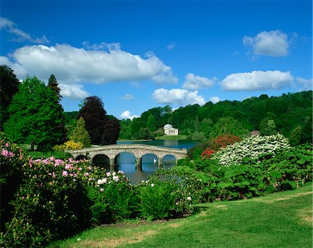 simsearch:841-07673370,k - Bridge over lake at Stourhead Gardens, Wiltshire, England, United Kingdom, Europe Stock Photo - Rights-Managed, Code: 841-02918286