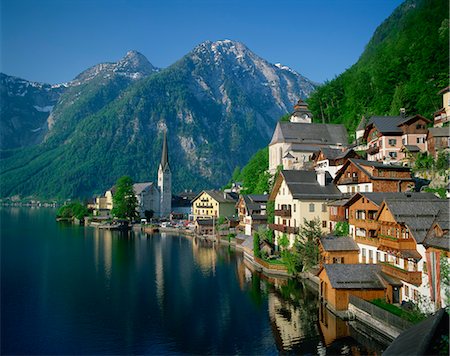 Houses, chalets and the church of the village of Hallstatt beside the lake, in morning light, UNESCO World Heritage Site, near Salzburg in the Salzkammergut, Austria, Europe Foto de stock - Con derechos protegidos, Código: 841-02918376