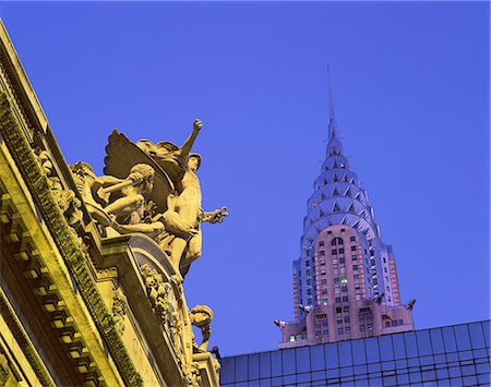 Nahaufnahme der Statuen auf der Grand Central Station mit dem Chrysler Building im Hintergrund genommen abends in New York, Vereinigte Staaten von Amerika, Nordamerika Stockbilder - Lizenzpflichtiges, Bildnummer: 841-02918465