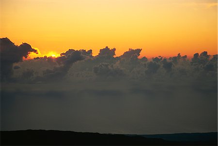 simsearch:841-03676725,k - Sunrise from summit at 3070m, Piton des Neiges, Reunion, Africa Foto de stock - Direito Controlado, Número: 841-02918731