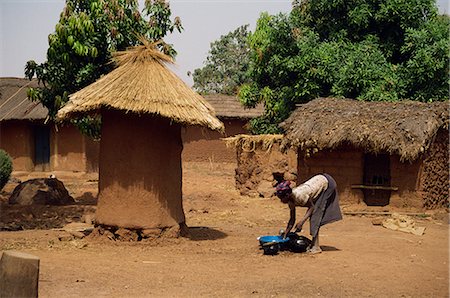 fétiche - Village scene showing fetish hut, near Korhogo, Ivory Coast, West Africa, Africa Foto de stock - Con derechos protegidos, Código: 841-02918784