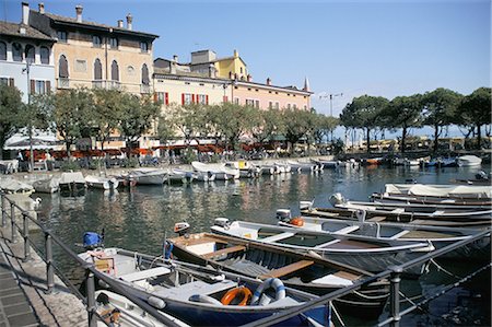simsearch:841-02714438,k - Vue sur le port, Desenzano, lac de garde, lacs italiens, Italie, Europe Photographie de stock - Rights-Managed, Code: 841-02918855