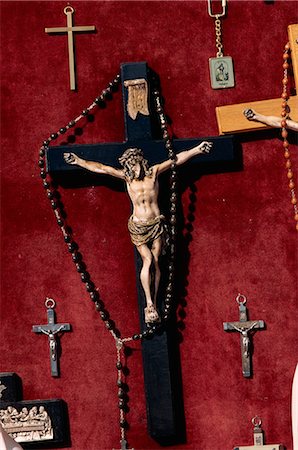 rosario - Crucifix draped with rosary, Medjugorje, Bosnia Herzegovina, Europe Fotografie stock - Rights-Managed, Codice: 841-02918889
