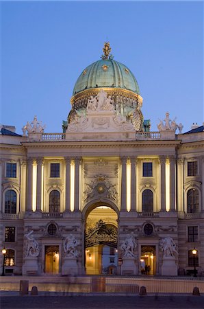 simsearch:841-02914755,k - Michaelertor, dome at dusk, Hofburg, Vienna, Austria, Europe Foto de stock - Con derechos protegidos, Código: 841-02919185