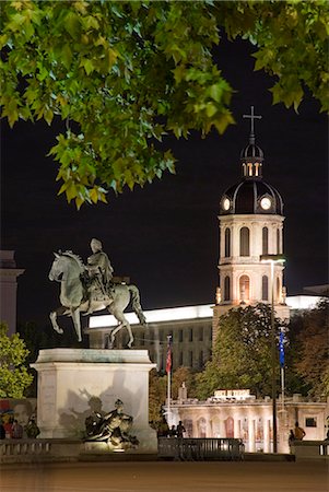 Statue de la Place Bellecour, Lyon, Rhône, France Europe Photographie de stock - Rights-Managed, Code: 841-02919331