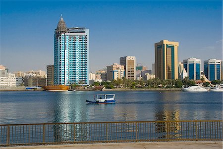 sharjah - Sharjah Creek skyline, Sharjah, United Arab Emirates, Middle East Foto de stock - Con derechos protegidos, Código: 841-02919373