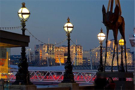 simsearch:841-03673868,k - Embankment with Dali sculpture at dusk, London, England, United Kingdom, Europe Stock Photo - Rights-Managed, Code: 841-02919385