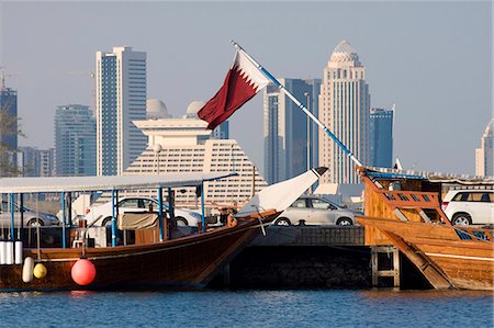 simsearch:841-05795704,k - Dhows en ville et la baie de Doha skyline, Doha, Qatar, Moyen-Orient Photographie de stock - Rights-Managed, Code: 841-02919565
