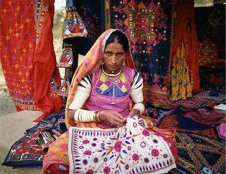 embroidering - Woman doing embroidery, India, Asia Foto de stock - Con derechos protegidos, Código: 841-02919890